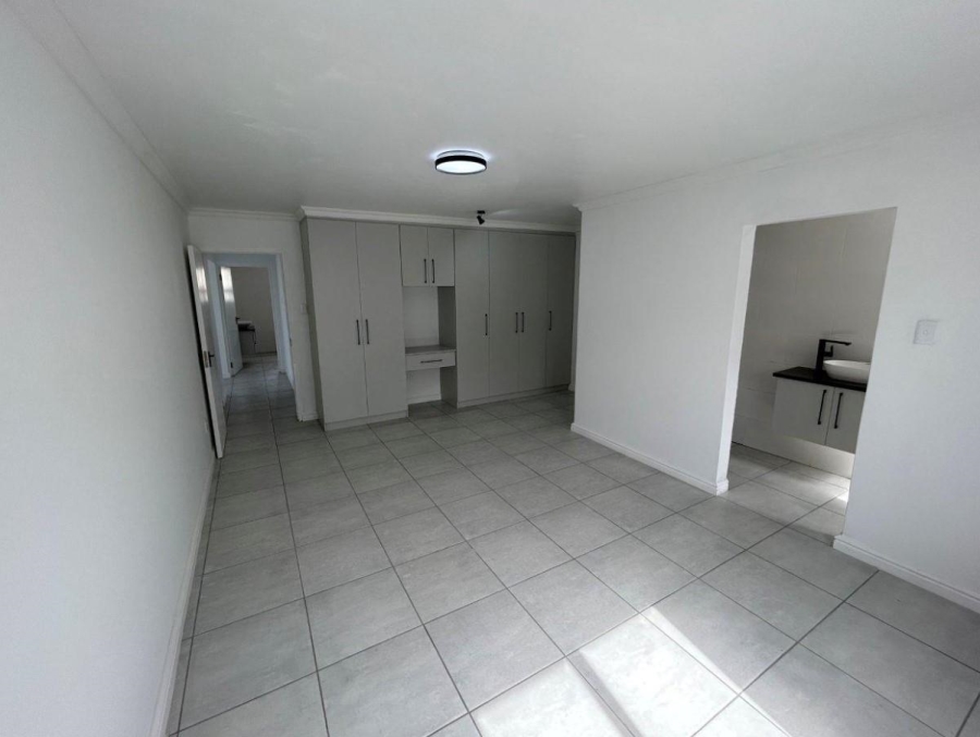5 Bedroom Property for Sale in Wavecrest Eastern Cape
